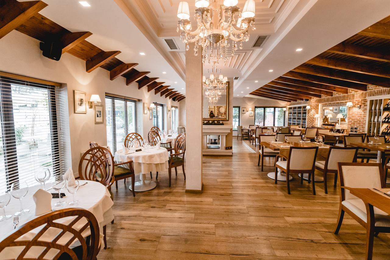House & Restaurant 4* Tirana