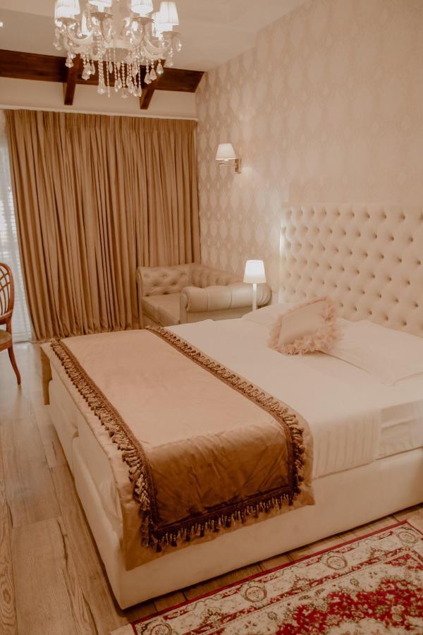 House & Restaurant 4* Tirana