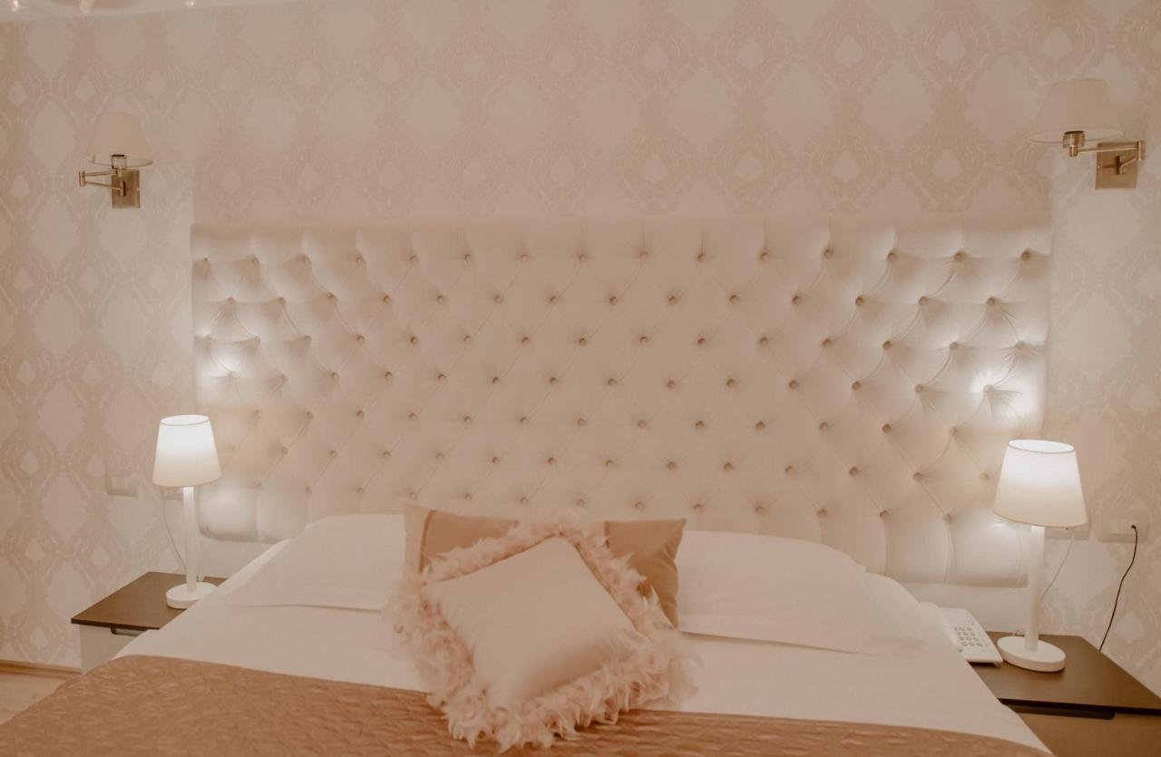 House & Restaurant 4* Tirana